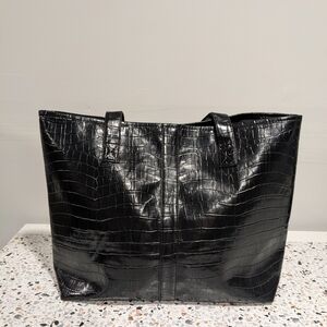 Elegant Black Crocodile-Embossed Tote Bag